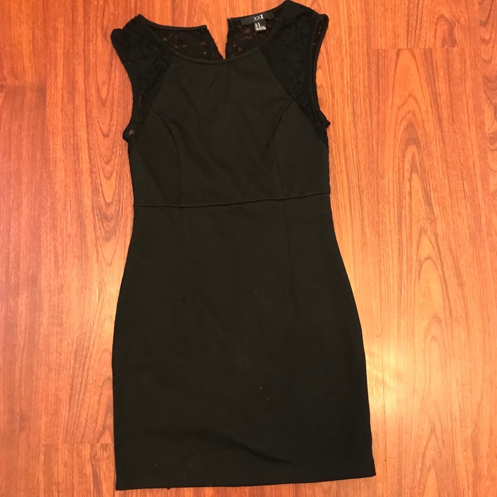 FOREVER 21 | Black Laced Dress